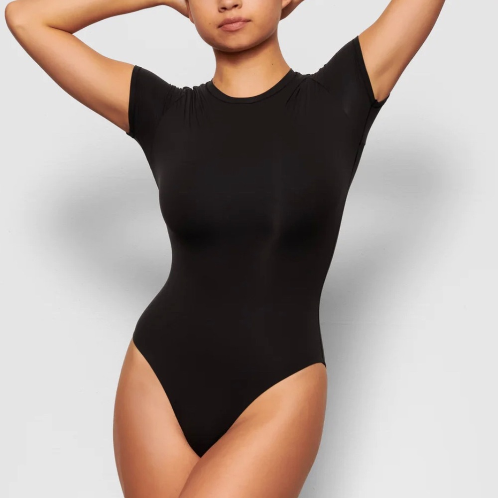 SKIMS FITS EVERYBODY T-SHIRT BODYSUIT